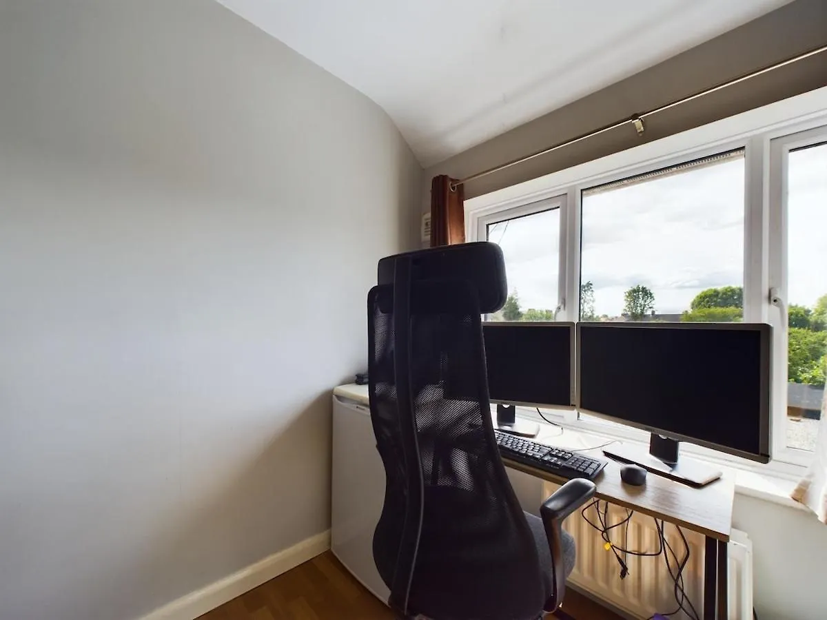 Holiday home Modern Luxe 3Br House - Private Garden, Air Hockey Villa Goodmayes