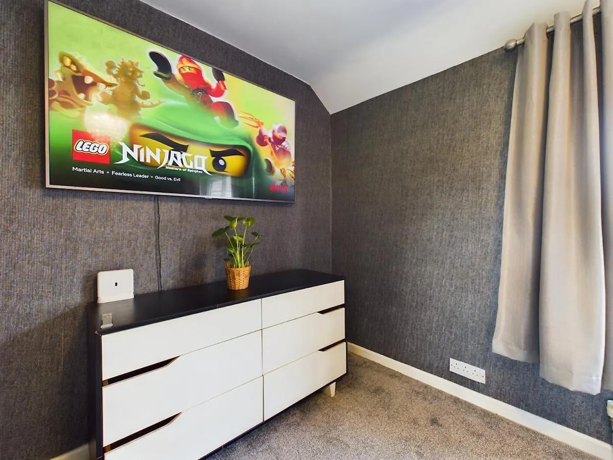 Modern Luxe 3Br House - Private Garden, Air Hockey Villa Goodmayes