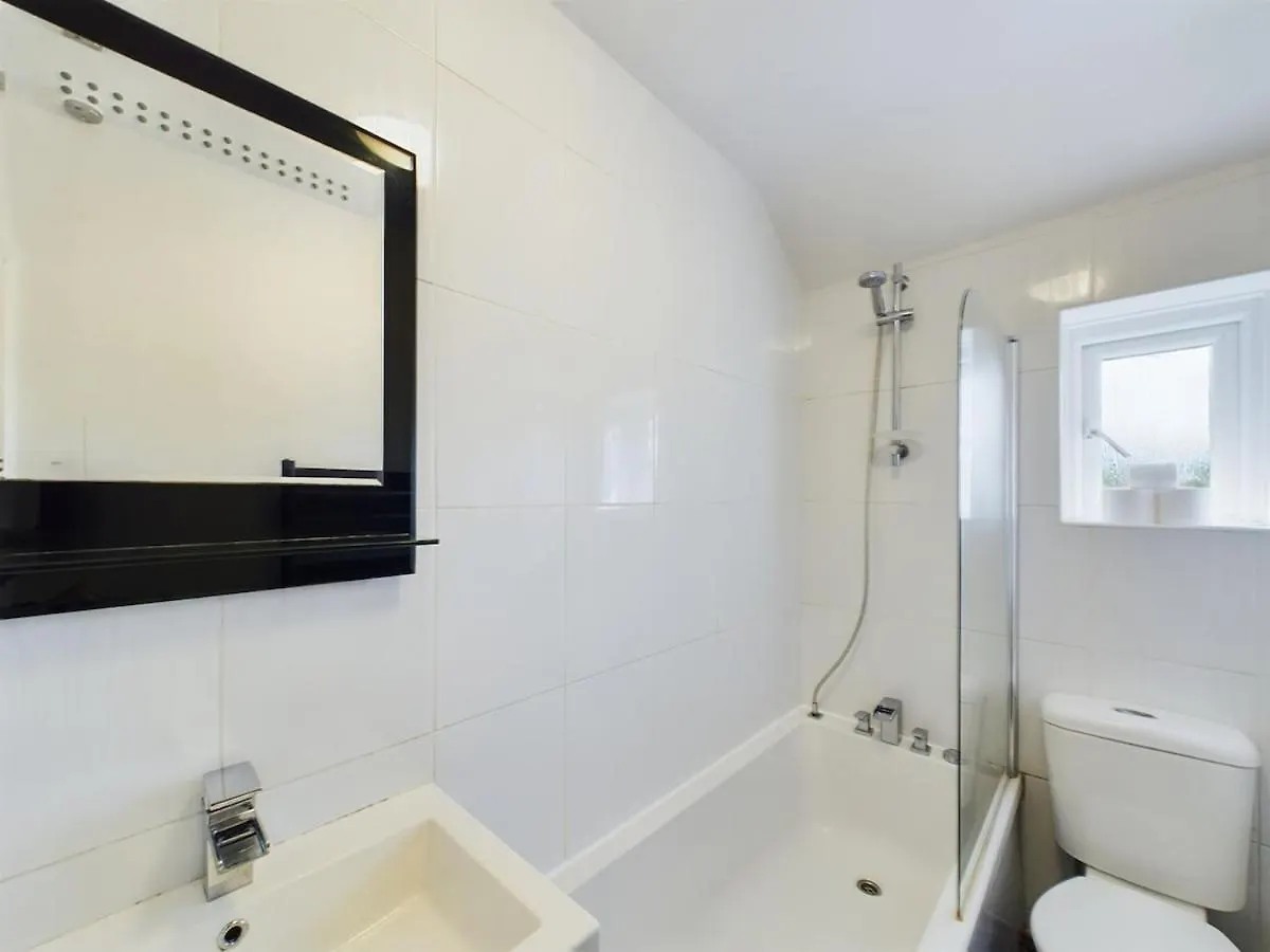 Modern Luxe 3Br House - Private Garden, Air Hockey Villa Goodmayes 0*,  United Kingdom
