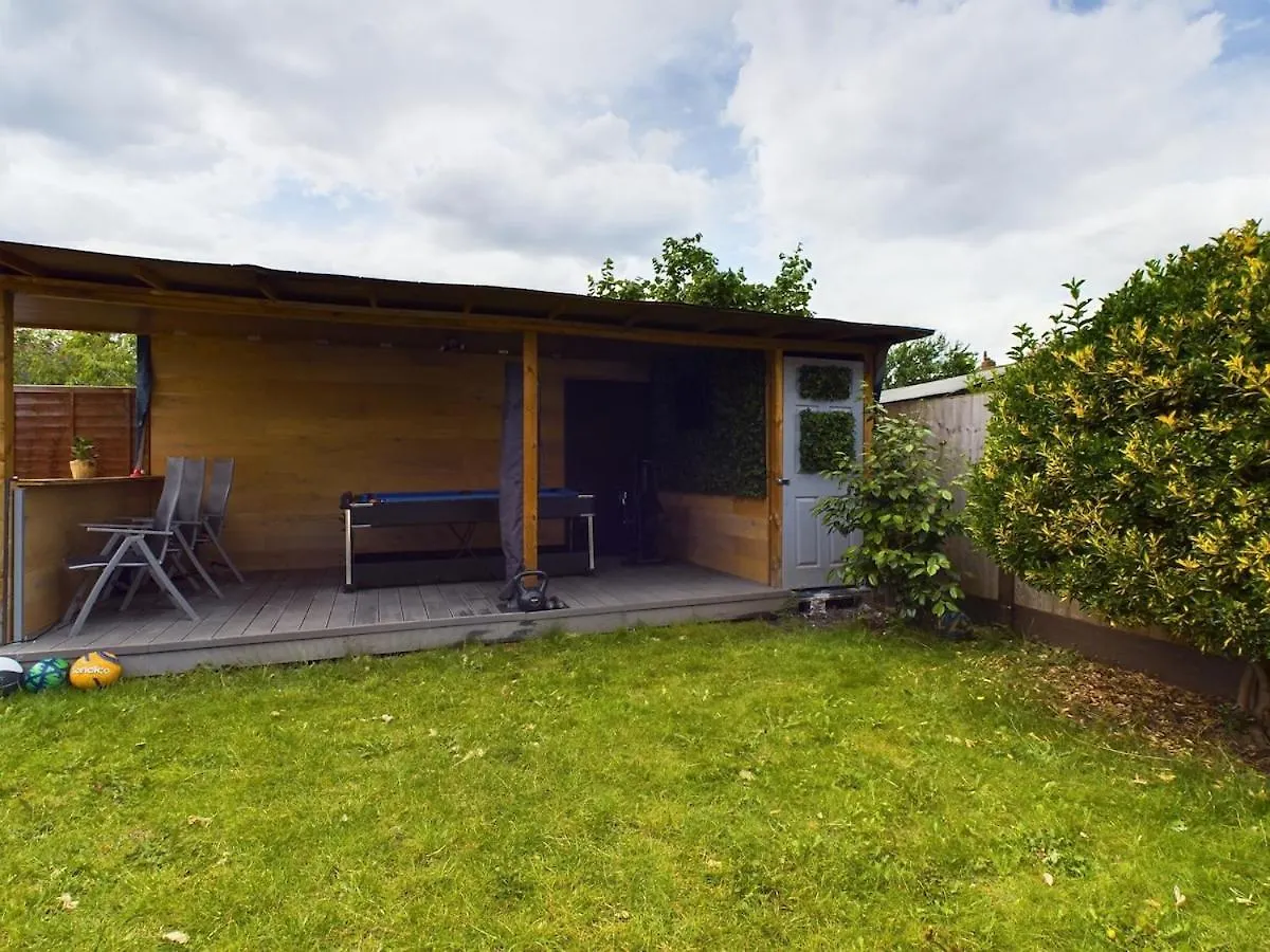 Modern Luxe 3Br House - Private Garden, Air Hockey Villa Goodmayes United Kingdom