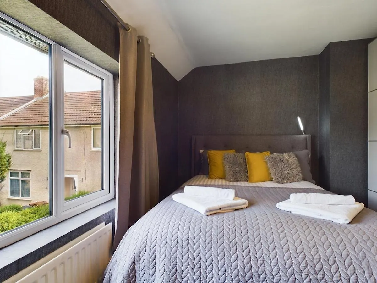 Modern Luxe 3Br House - Private Garden, Air Hockey Villa Goodmayes 0*,  United Kingdom